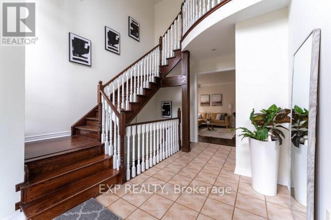 House in Oakville, Ontario, Canada 4 - 15829361