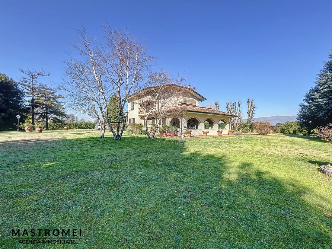 Villa in Historic Center, Lucca, Tuscany 1 - 15829224