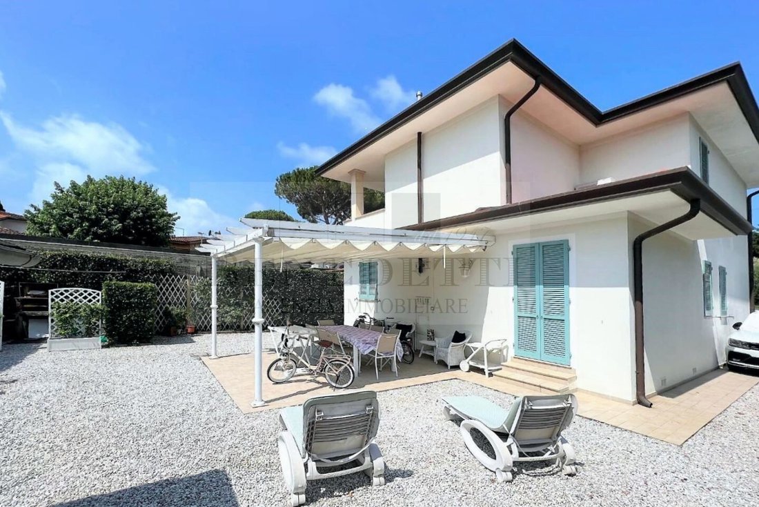 Villa in Pietrasanta, Tuscany, Italy 3 - 15829168