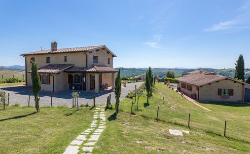 Estate in Montalcino, Tuscany, Italy 1