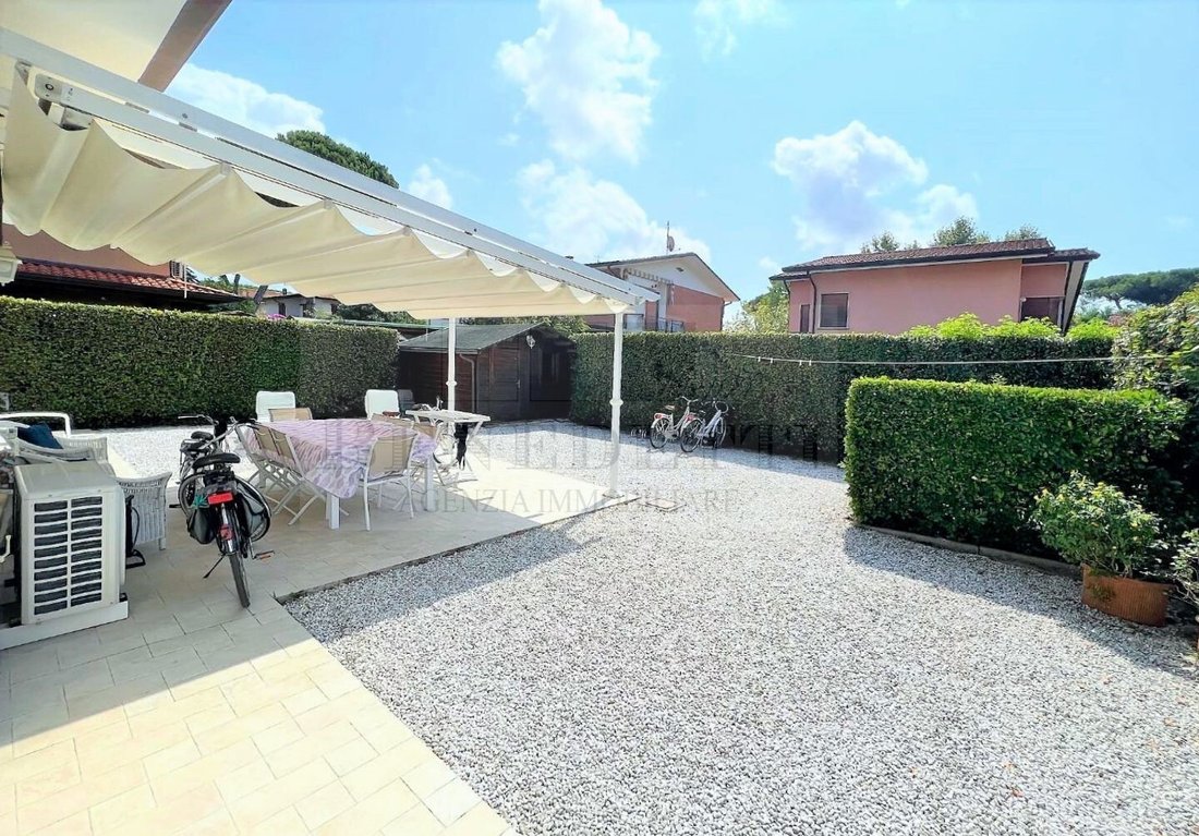 Villa in Pietrasanta, Tuscany, Italy 2 - 15829168