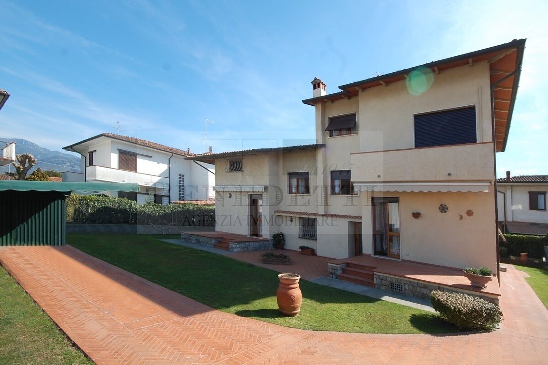 Villa in Camaiore, Toskana, Italien 1 - 15829437