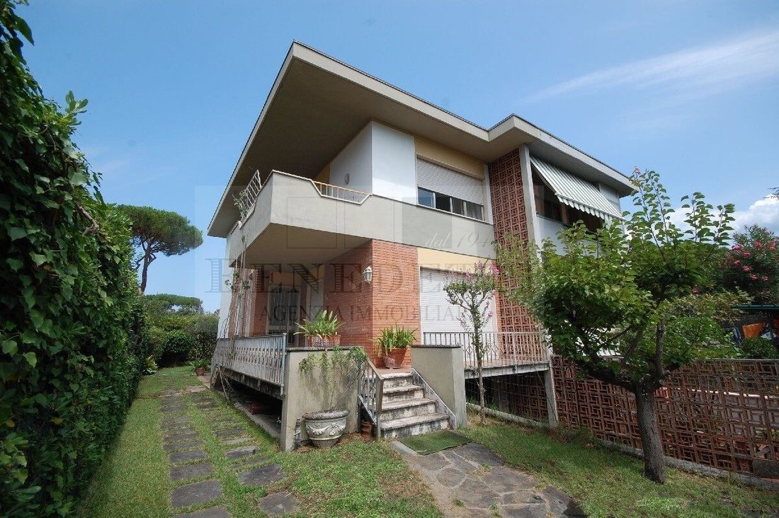 Villa in Camaiore, Tuscany, Italy 1 - 15829277