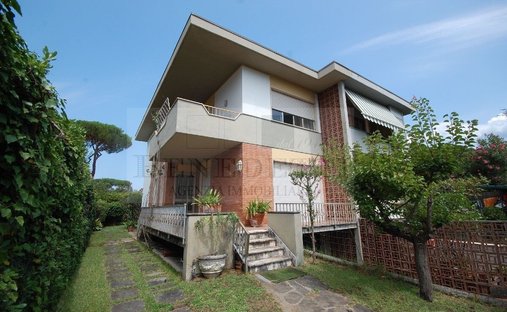 Villa à Camaiore, Toscane, Italie 1
