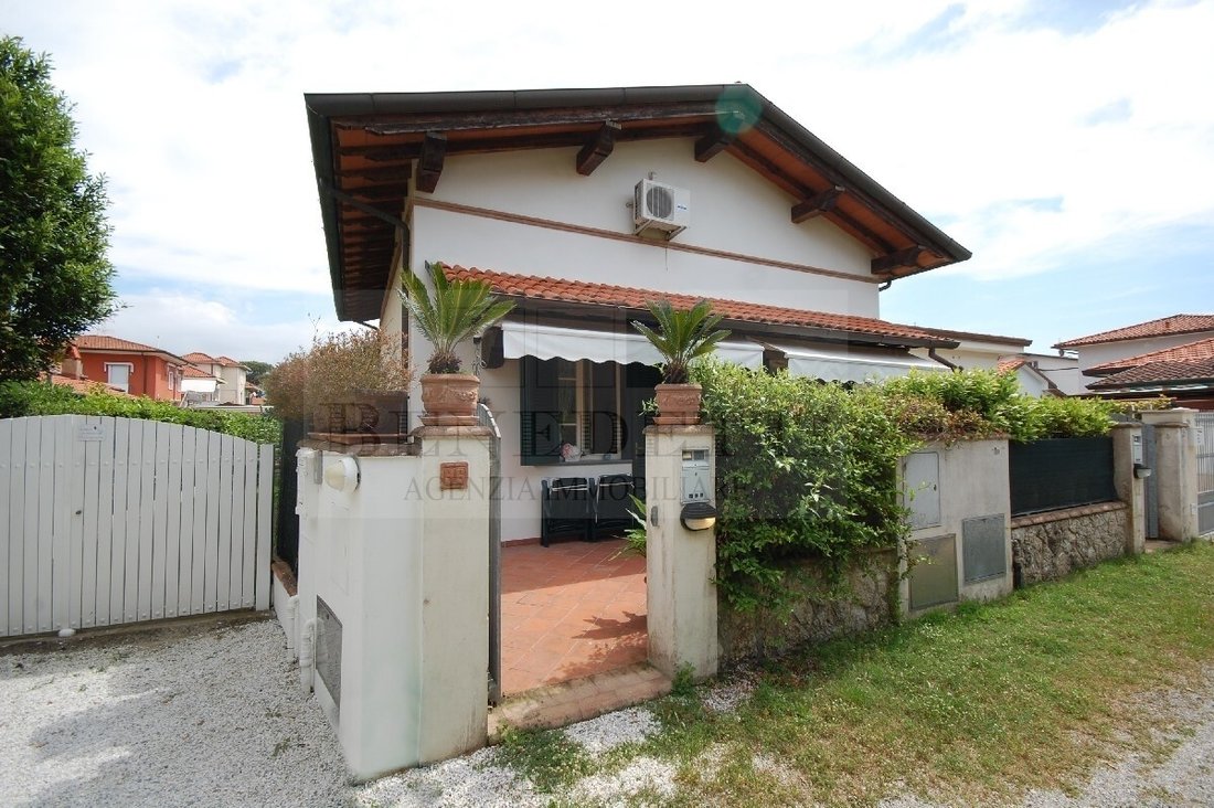Villa in Camaiore, Toskana, Italien 2 - 15829214