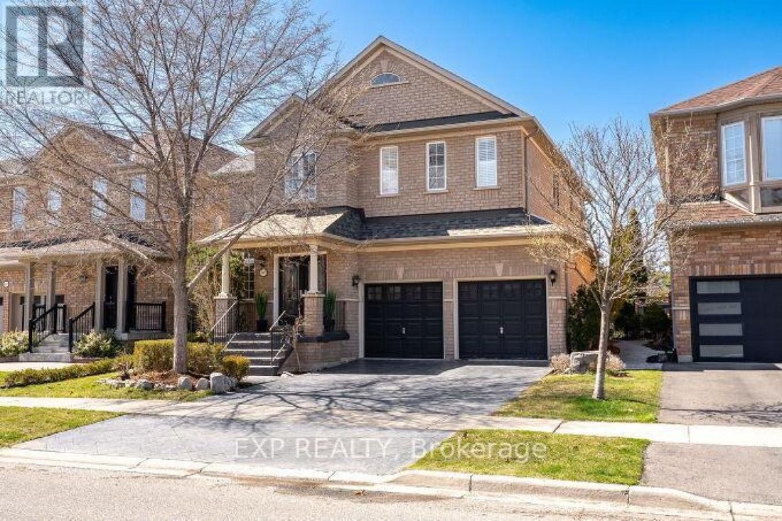 House in Oakville, Ontario, Canada 1 - 15829361