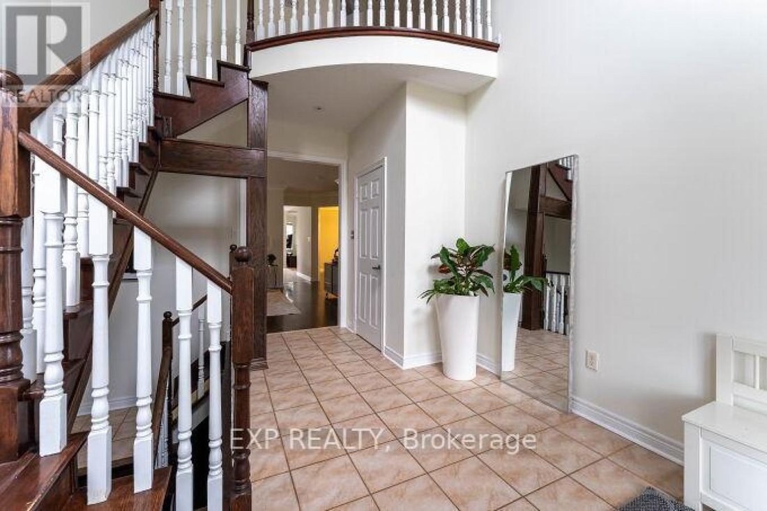 House in Oakville, Ontario, Canada 5 - 15829361