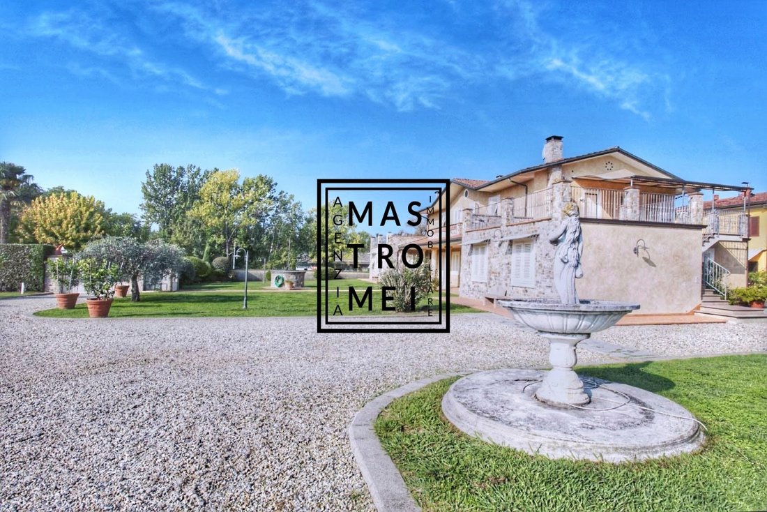 Villa in Center, Capannori, Tuscany 2 - 15828714