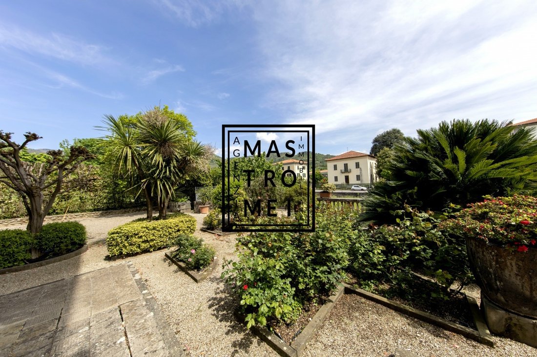 Villa in Center, Pescia, Tuscany 4 - 15829183