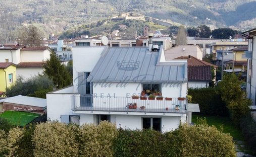 Villa in Pietrasanta, Tuscany, Italy 1