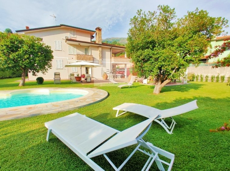 Villa in Camaiore, Tuscany, Italy 1 - 15830456