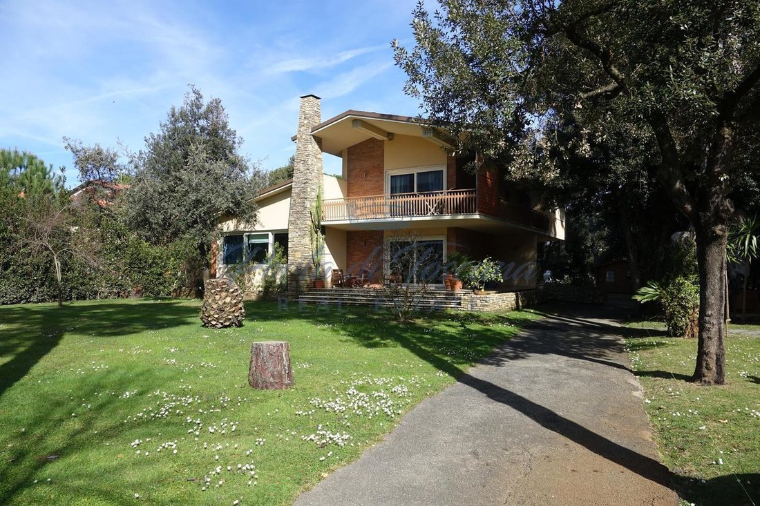 Villa in Pietrasanta, Tuscany, Italy 3 - 15829143