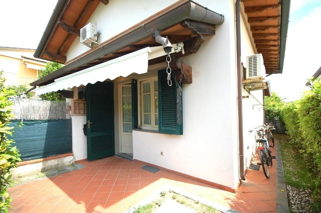 Villa in Pietrasanta, Tuscany, Italy 1 - 15828592
