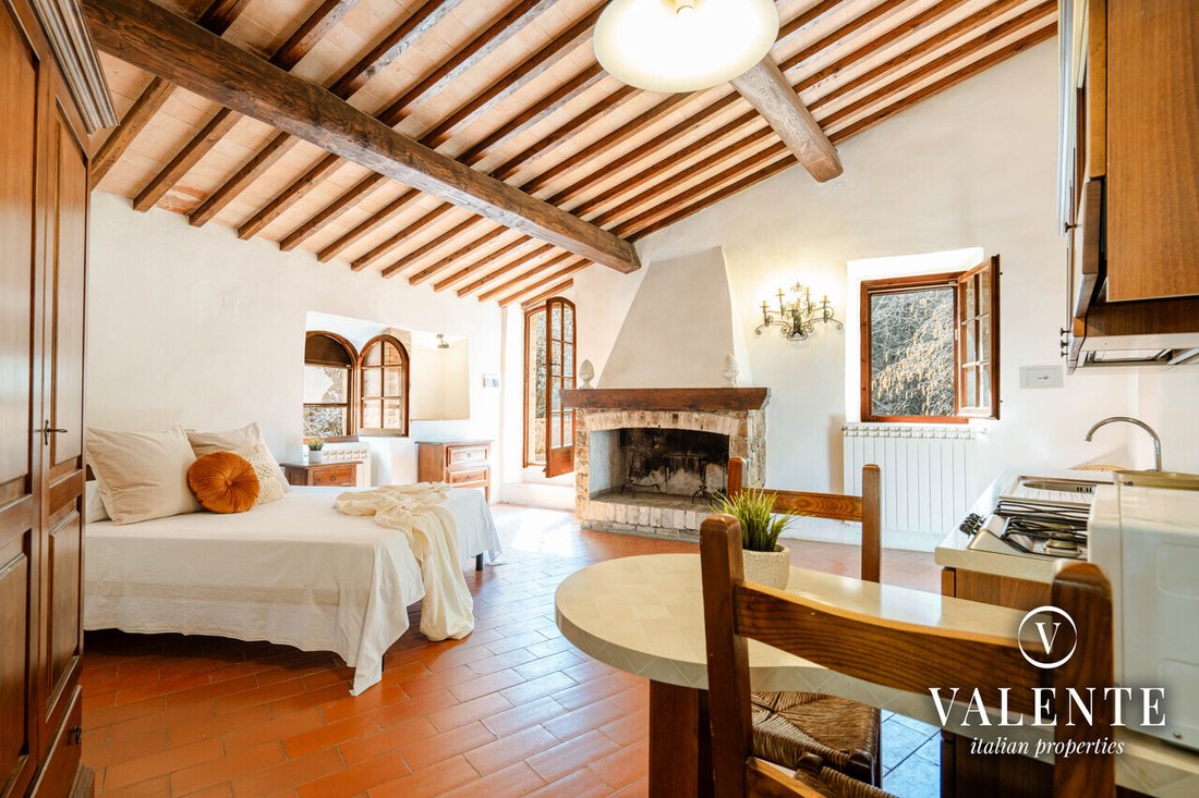 House in San Gimignano, Tuscany, Italy 2 - 15828833