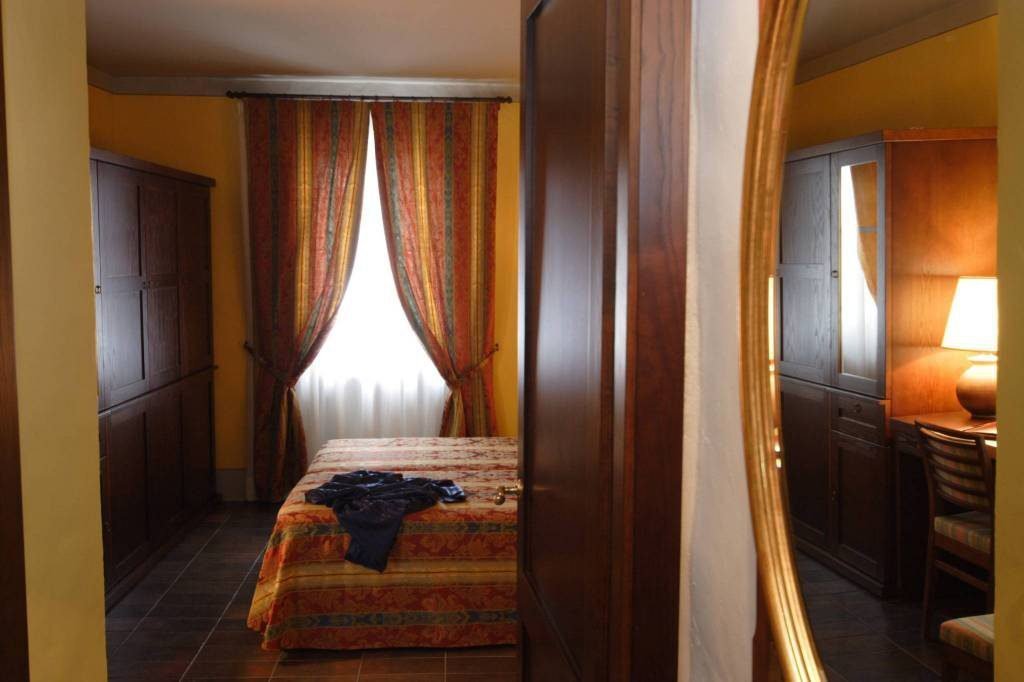 Country House in San Gimignano, Tuscany, Italy 2 - 15829354