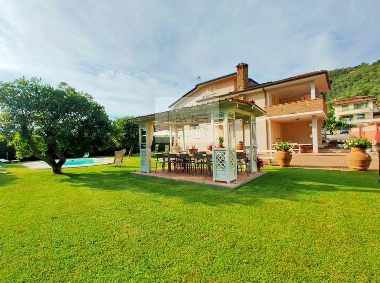 Villa in Camaiore, Tuscany, Italy 4 - 15830456