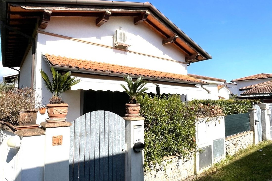Villa in Pietrasanta, Tuscany, Italy 3 - 15828678