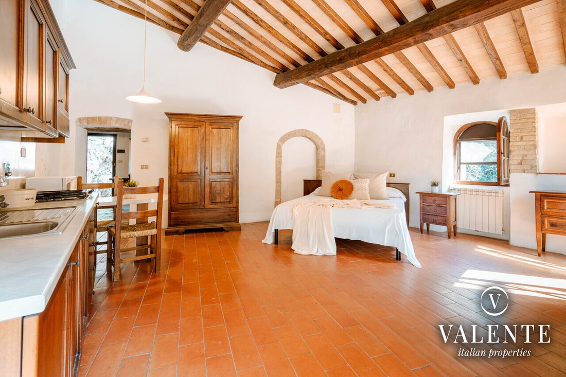 House in San Gimignano, Tuscany, Italy 3 - 15828833