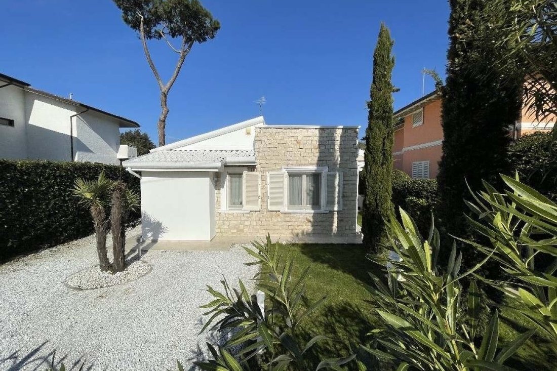 House in Pietrasanta, Tuscany, Italy 2 - 15829484