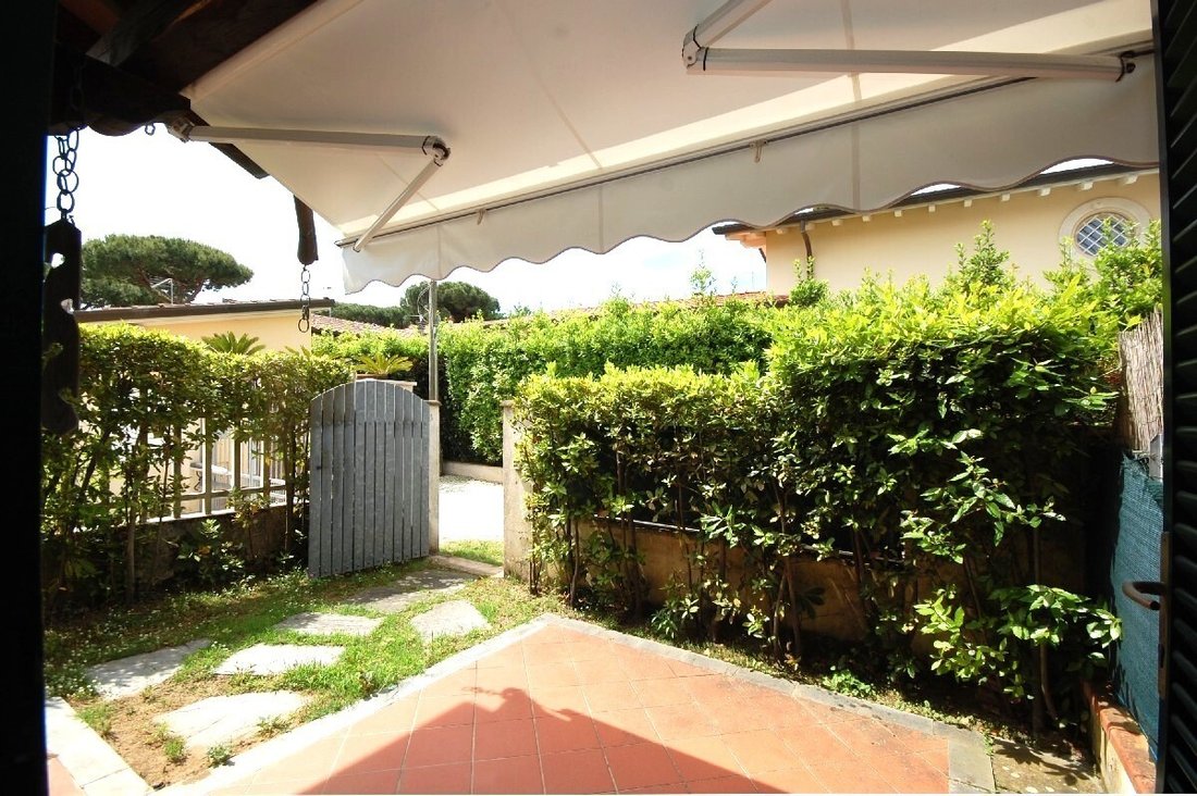 Villa in Pietrasanta, Tuscany, Italy 3 - 15828592