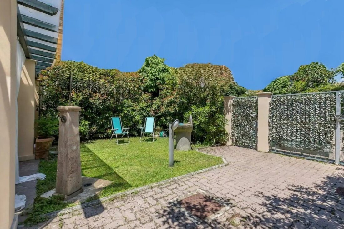 Villa in Pietrasanta, Tuscany, Italy 3 - 15829356