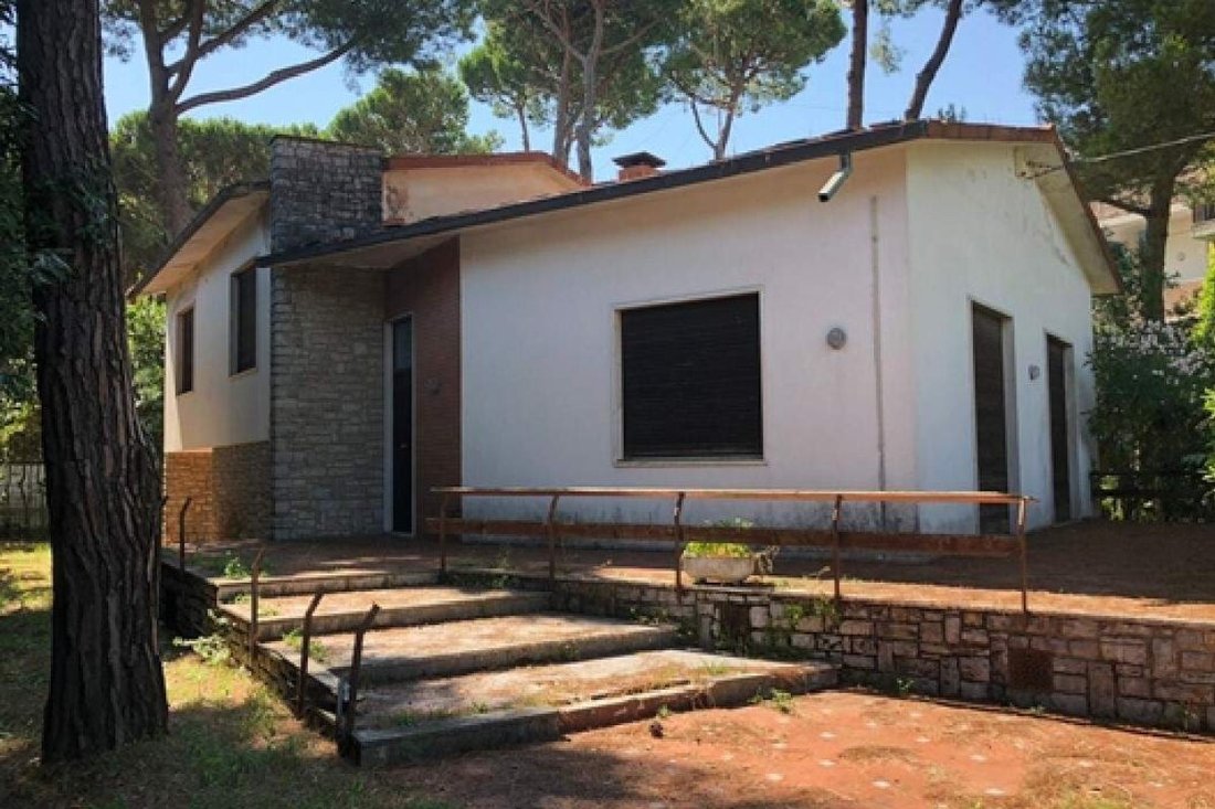 Villa in Camaiore, Tuscany, Italy 3 - 15829783