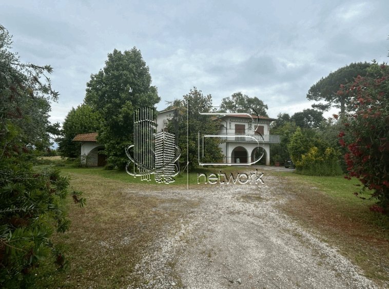 Villa in Pietrasanta, Tuscany, Italy 2 - 15830610