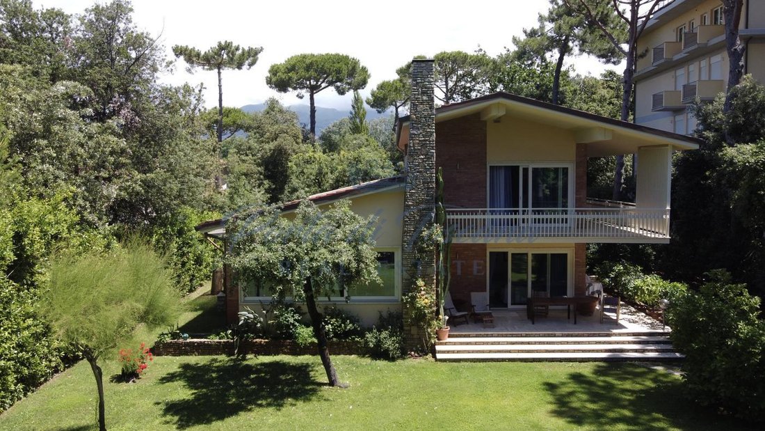 Villa in Pietrasanta, Tuscany, Italy 2 - 15829143