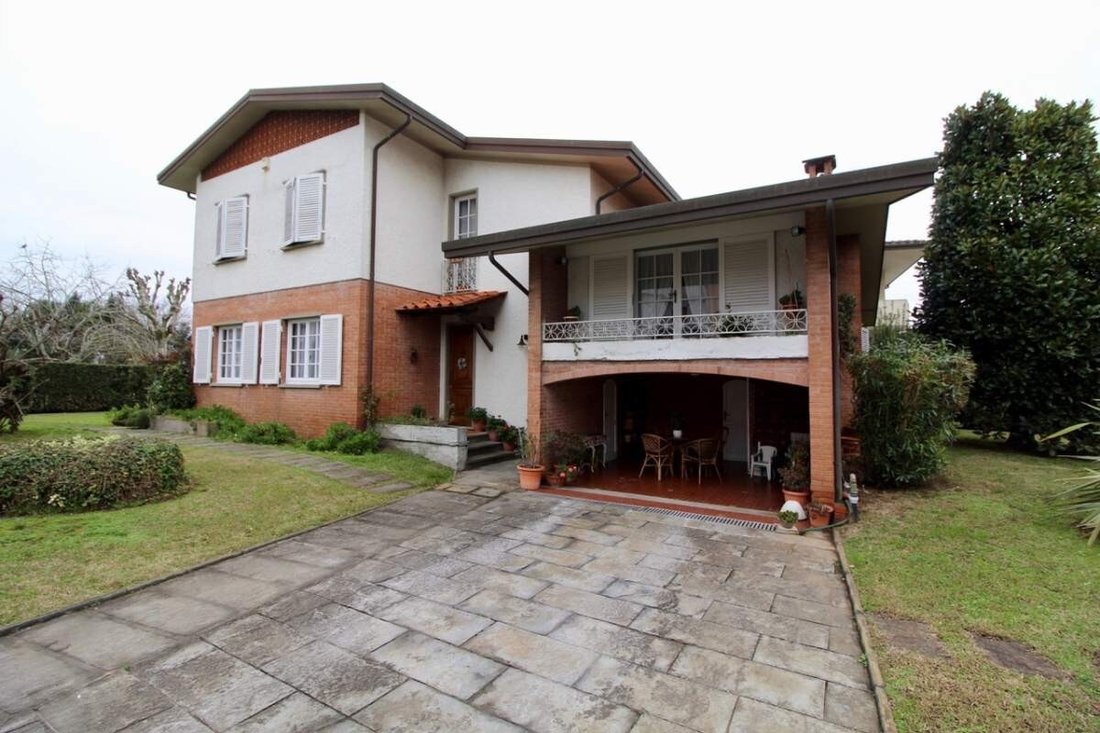Villa in Pietrasanta, Tuscany, Italy 1 - 15828851
