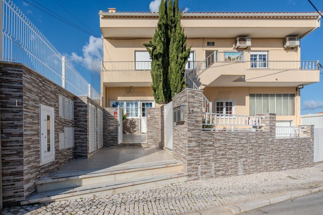 Townhouse in Santa Iria de Azoia, Sao Joao da Talha e Bobadela, Lisbon, Portugal 3 - 15828413