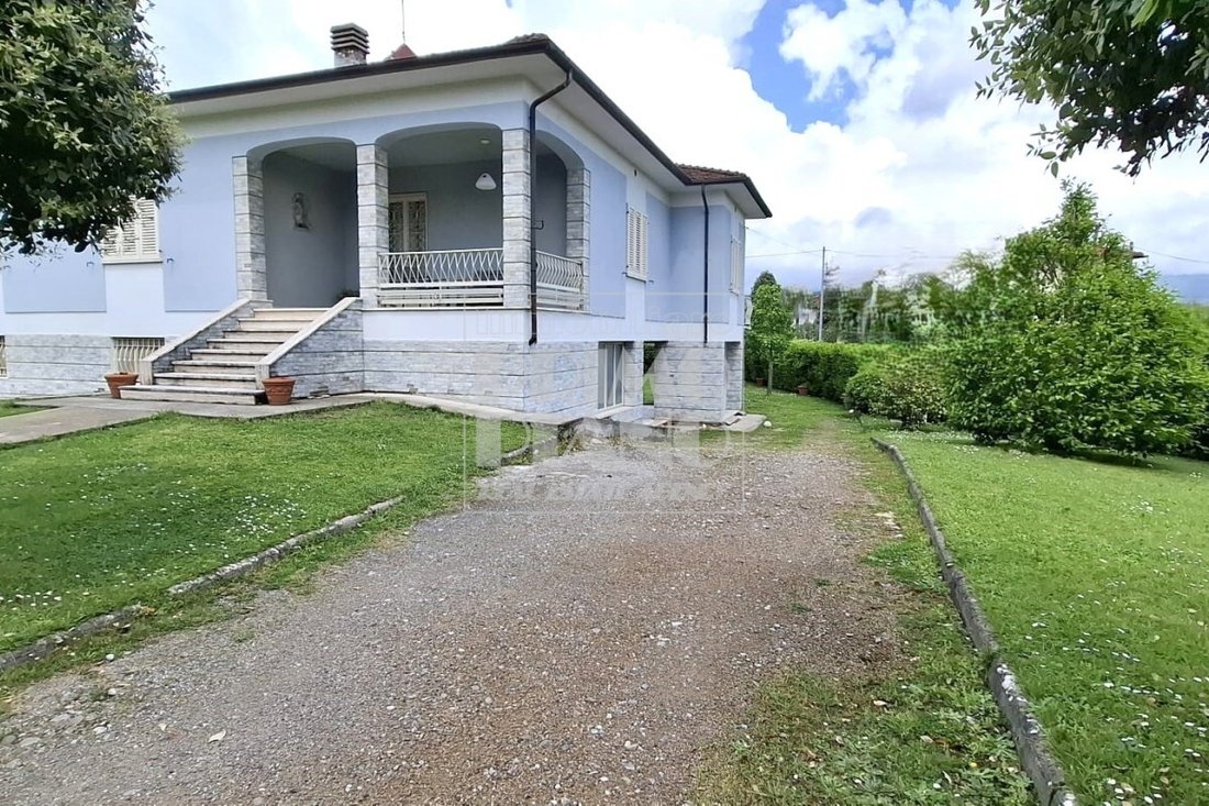 Villa in Historic Center, Lucca, Tuscany 1 - 15828842