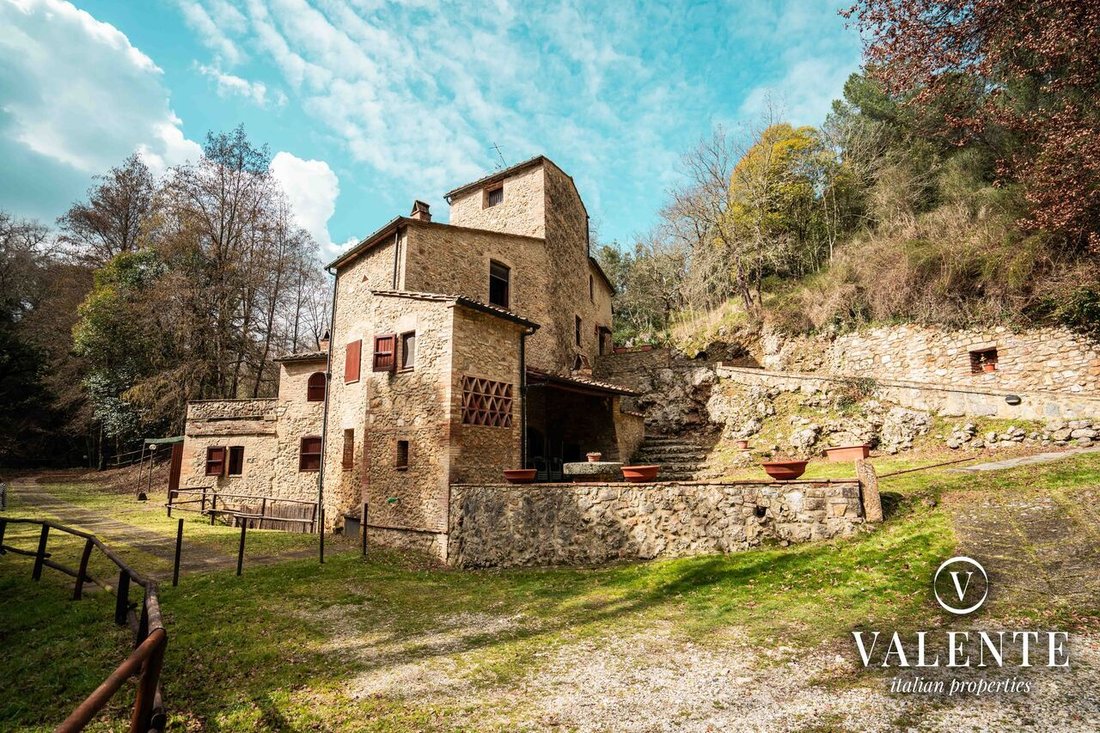 House in San Gimignano, Tuscany, Italy 1 - 15828833