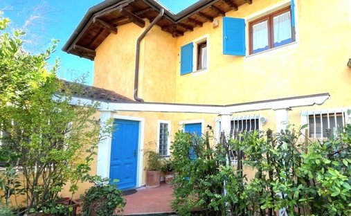 Villa in Pietrasanta, Tuscany, Italy 1