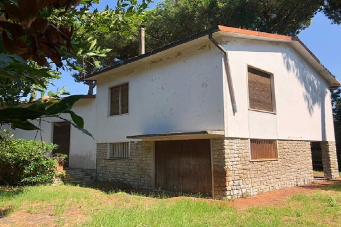 Villa in Camaiore, Tuscany, Italy 1 - 15829783