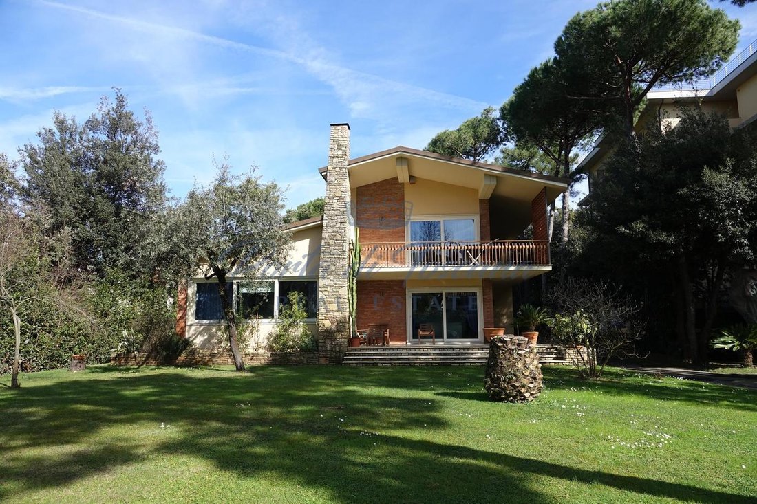 Villa in Pietrasanta, Tuscany, Italy 4 - 15829143
