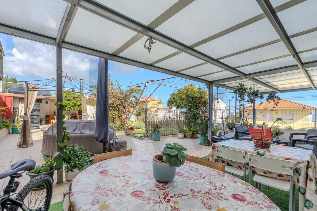 Townhouse in Santa Iria de Azoia, Sao Joao da Talha e Bobadela, Lisbon, Portugal 2 - 15828413