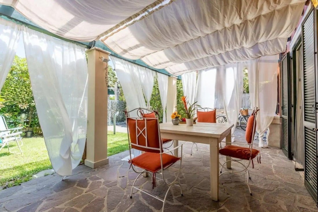 Villa in Pietrasanta, Tuscany, Italy 1 - 15829356