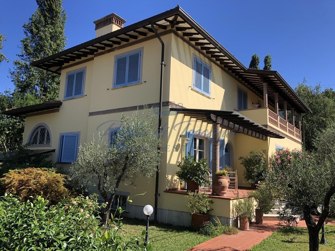 Villa in Pietrasanta, Tuscany, Italy 1 - 15828813