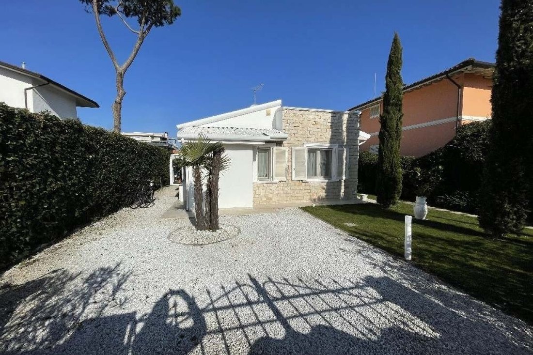 House in Pietrasanta, Tuscany, Italy 3 - 15829484