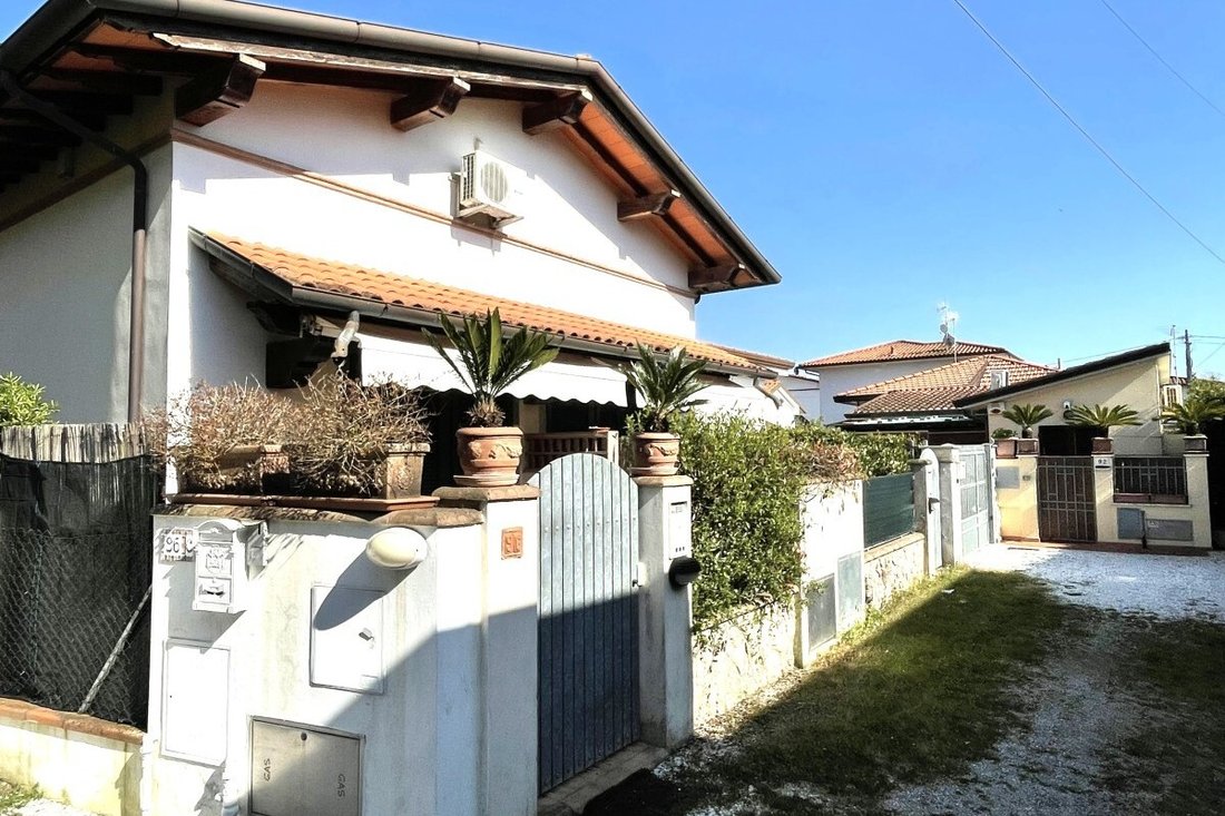 Villa in Pietrasanta, Tuscany, Italy 4 - 15828678