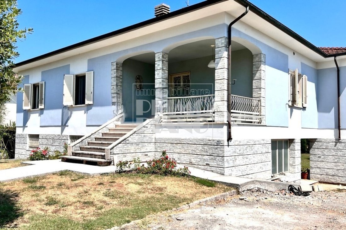 Villa in Historic Center, Lucca, Tuscany 2 - 15828842