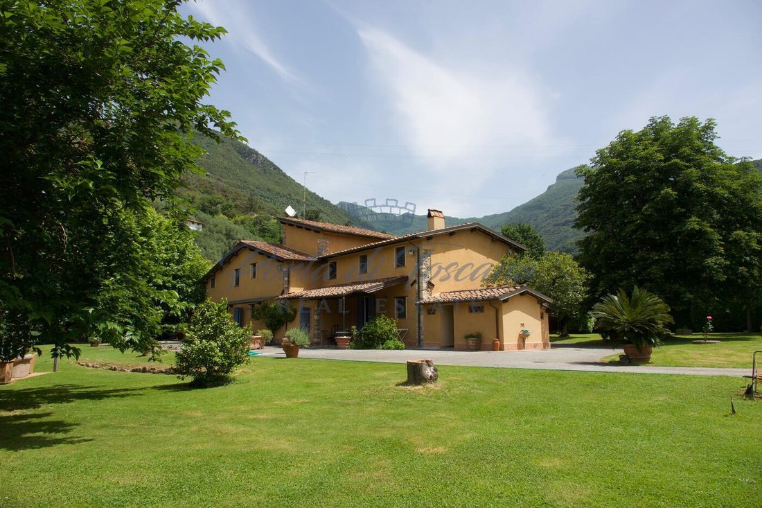 Country House in Pietrasanta, Tuscany, Italy 1 - 15828741