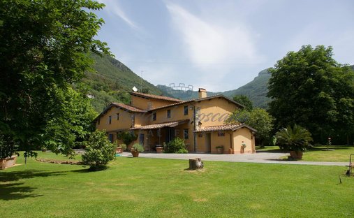 Country House in Pietrasanta, Tuscany, Italy 1