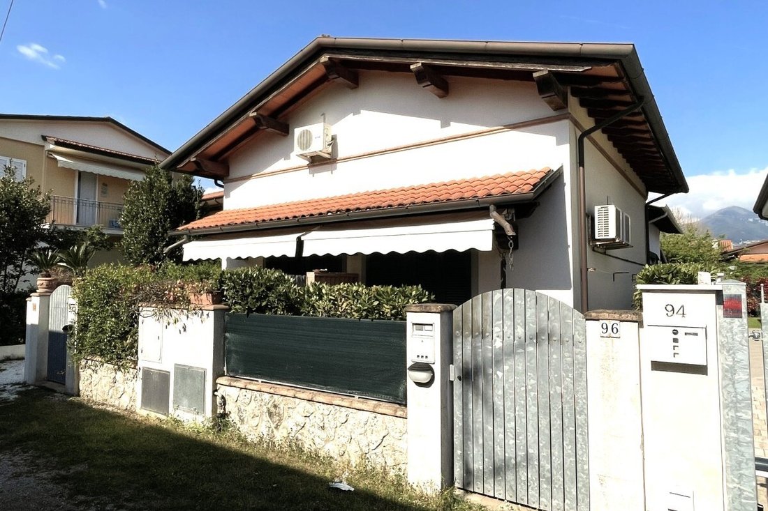 Villa in Pietrasanta, Tuscany, Italy 1 - 15828678