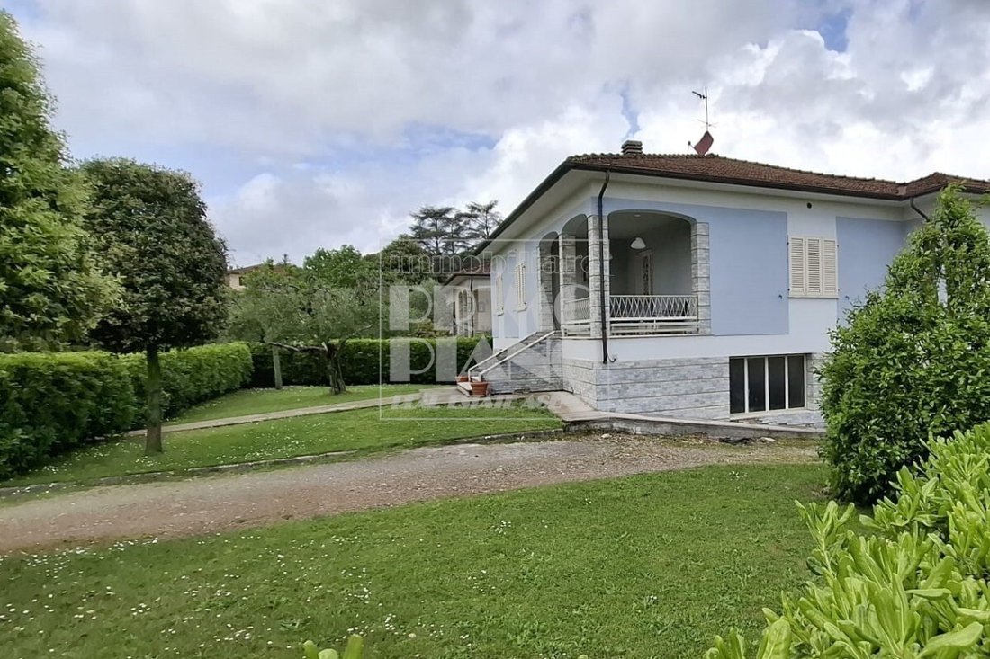 Villa in Historic Center, Lucca, Tuscany 3 - 15828842