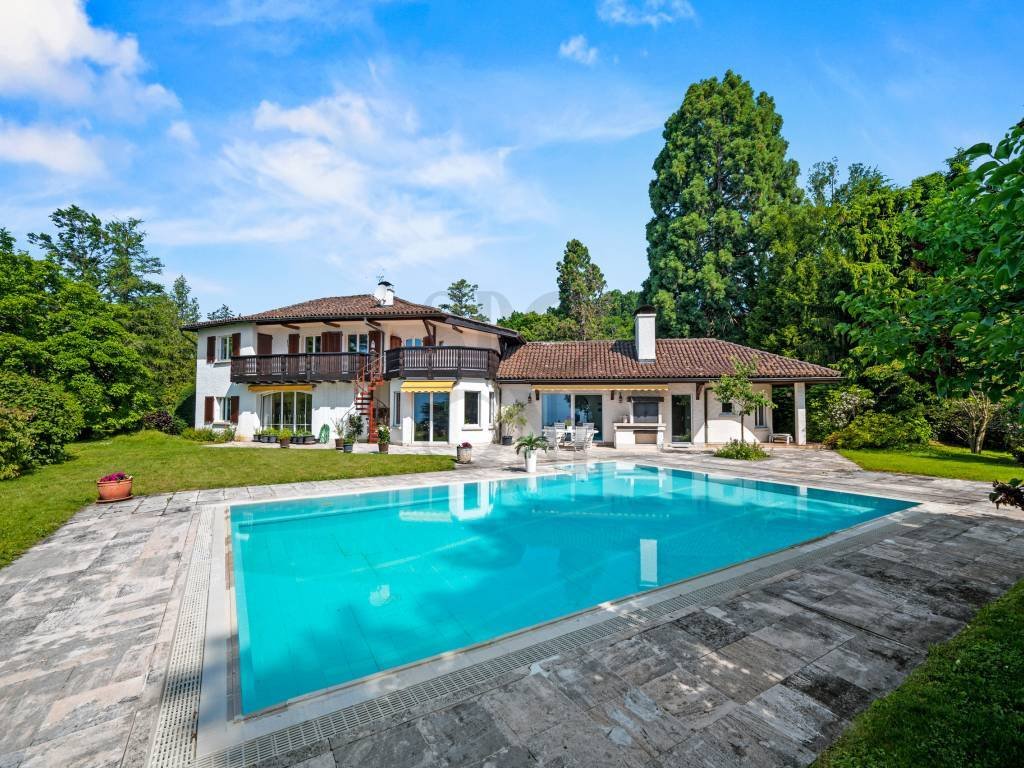 Exceptional House With Breathtaking Views And Swimming Pool