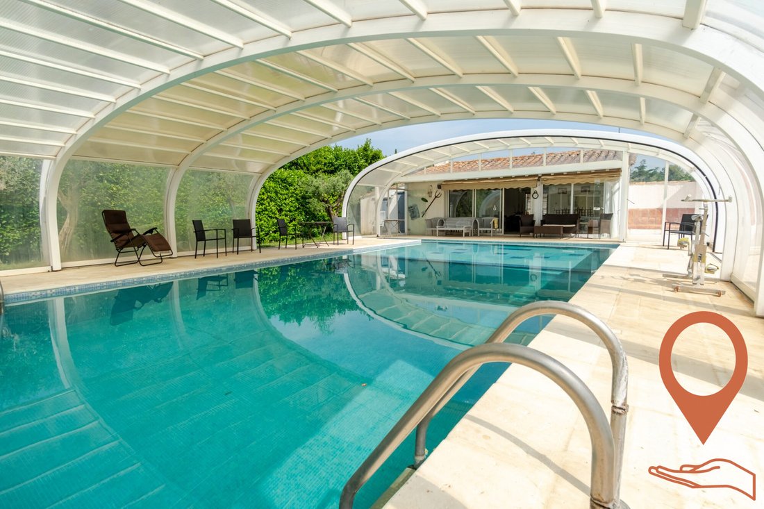 Villa in Arles, Provence-Alpes-Côte d'Azur, France 1 - 15830437