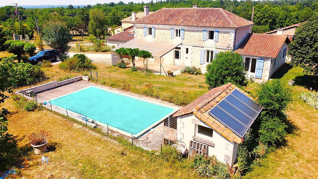 House in Yvrac-et-Malleyrand, Nouvelle-Aquitaine, France 1 - 13864113