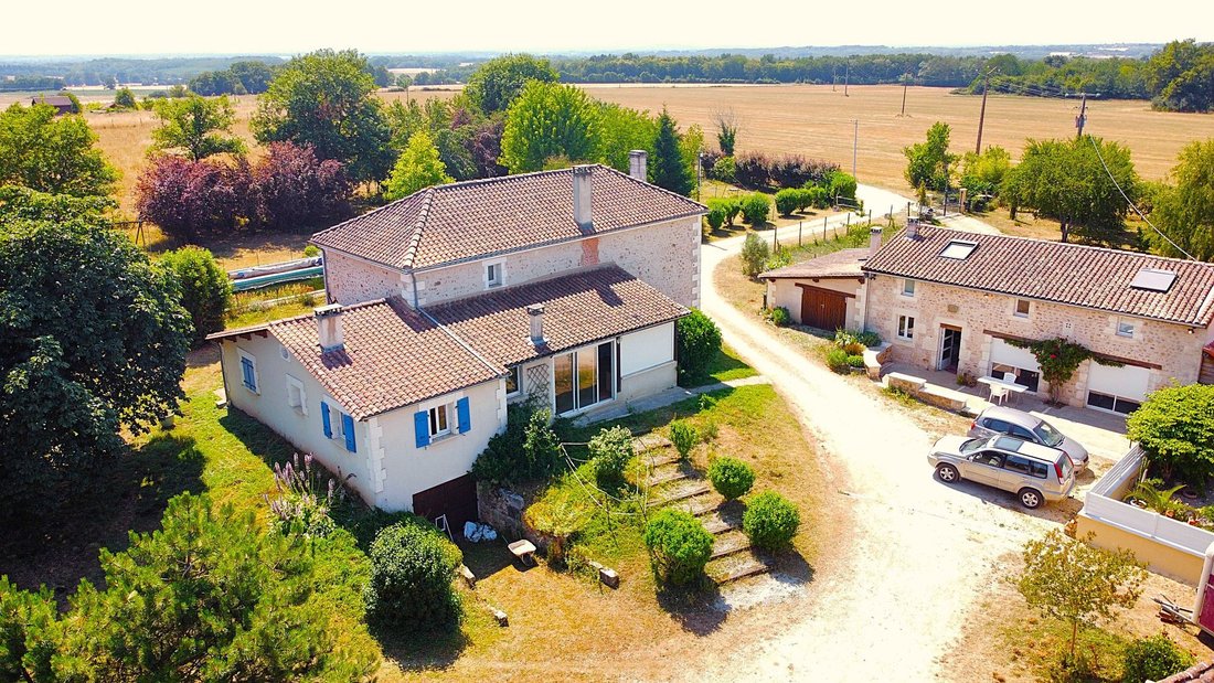 House in Yvrac-et-Malleyrand, Nouvelle-Aquitaine, France 2 - 13864113