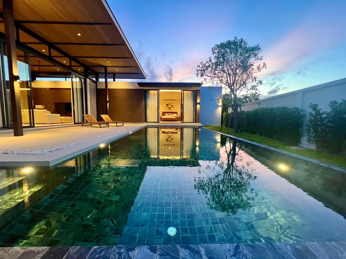 Villa in Choeng Thale, Phuket, Thailand 1 - 15830925